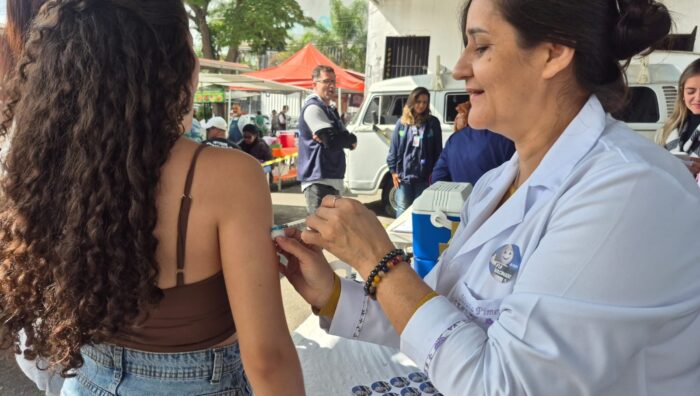 Suzano vacina 293 pessoas contra a gripe durante ação no Largo da Feira