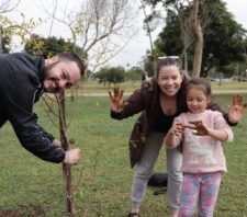 Última edição do ‘Árvore FamiliAR’ realiza o plantio de 26 mudas
