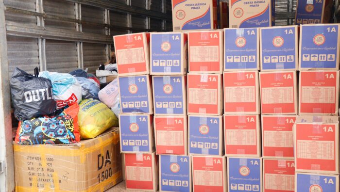 Fundo Social recebe doação de 60 cestas básicas e roupas da Senshi Brasil