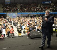 ‘Cenários Turbulentos, Mudanças Velozes’: evento com Mario Sergio Cortella reúne 4 mil pessoas