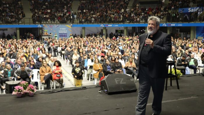 ‘Cenários Turbulentos, Mudanças Velozes’: evento com Mario Sergio Cortella reúne 4 mil pessoas
