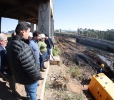 Prefeito vistoria obra de drenagem para contenção de cheias no Jardim Belém