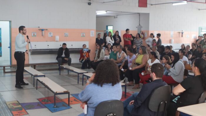 Projeto ‘Colaboração’ chega à escola do Nova América e alerta pais sobre ‘fake news’