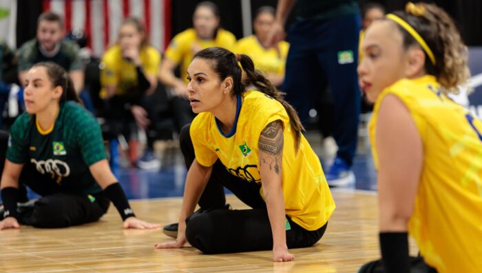 Professora de Suzano é destaque na seleção brasileira de vôlei sentado