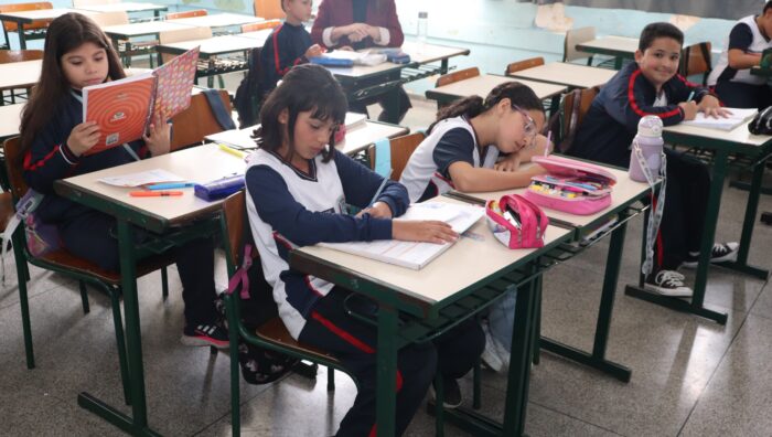 Retorno às aulas na rede municipal é acompanhada pela secretária de Educação
