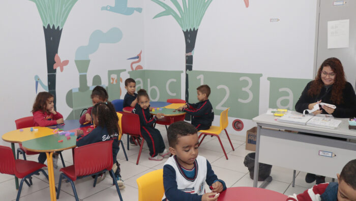 Secretaria de Educação garante 700 novas vagas de creche em seis meses