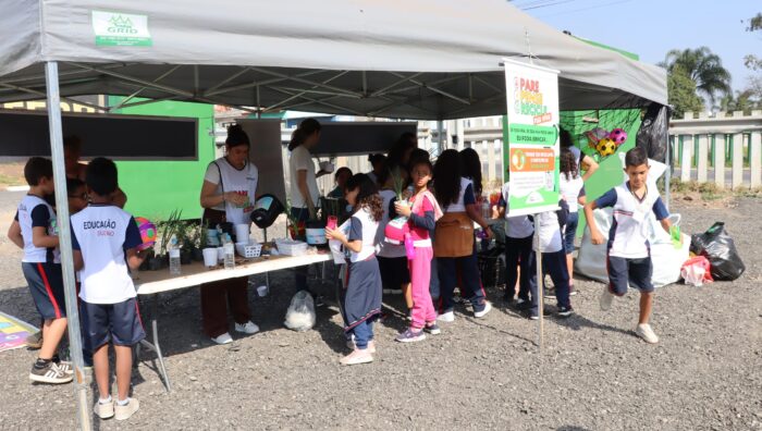 Alunos da rede municipal participam de atividades ambientais no Suzanópolis