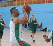 Basquete de Suzano vence o Palmeiras em grande atuação pelo Paulista 45+ no Portelão