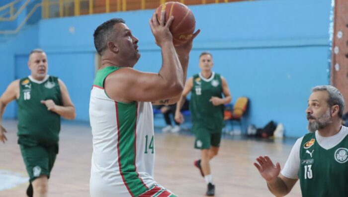 Basquete de Suzano vence o Palmeiras em grande atuação pelo Paulista 45+ no Portelão
