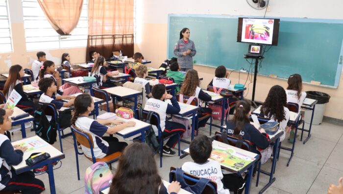 Alunos da rede municipal participam da nova edição do projeto ‘Bombeiro na Escola’