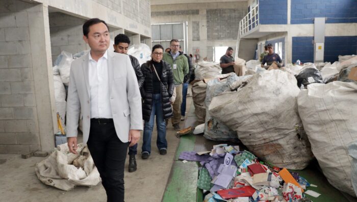 Central de Triagem do Miguel Badra recebe secretária de Meio Ambiente de Mogi das Cruzes