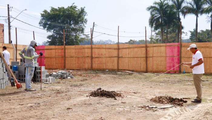 No Miguel Badra, Prefeito oficializa início da obra do quinto ecoponto de Suzano