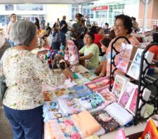 Praça dos Expedicionários recebe feira de artesanato