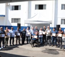 Segurança Cidadã homenageia GCMs com mais de 30 anos de serviços prestados