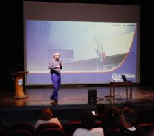 Secretário de Desenvolvimento destaca avanço de Suzano durante evento do Creci-SP