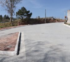 Obras de pavimentação da rua Marija Asakeviciene Mendes são concluídas no Parque Astúrias