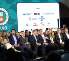 Prefeito participa da abertura do Congresso Estadual de Municípios em São Paulo