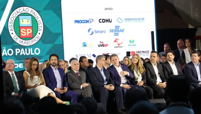 Prefeito participa da abertura do Congresso Estadual de Municípios em São Paulo