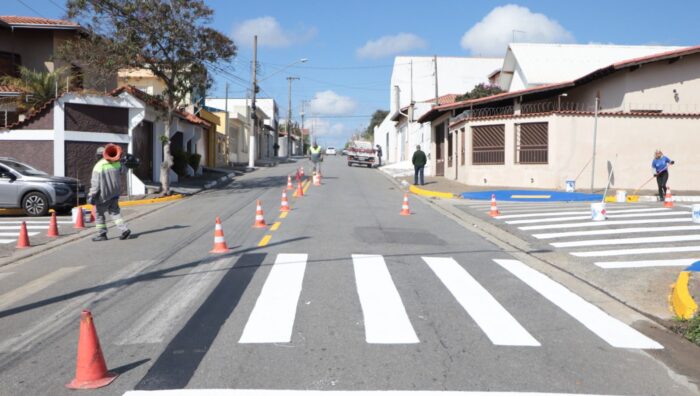 Reforço de sinalização de trânsito chega ao bairro Cidade Edson