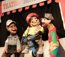 Teatro de Fantoche orienta 470 alunos da rede municipal sobre segurança no trânsito