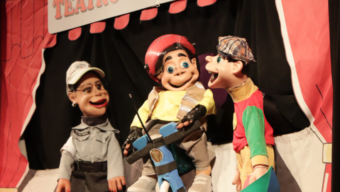 Teatro de Fantoche orienta 470 alunos da rede municipal sobre segurança no trânsito