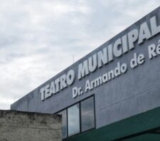 Teatro Armando de Ré recebe espetáculo ‘Entre os Trópicos e o Oriente’ neste domingo