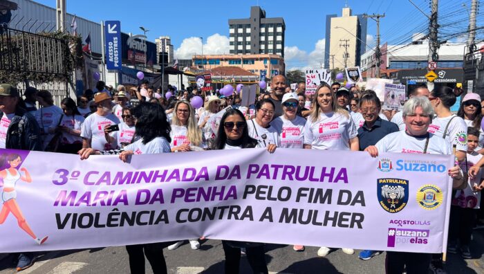 Caminhada pelo fim da violência contra a mulher mobiliza mais de 700 pessoas