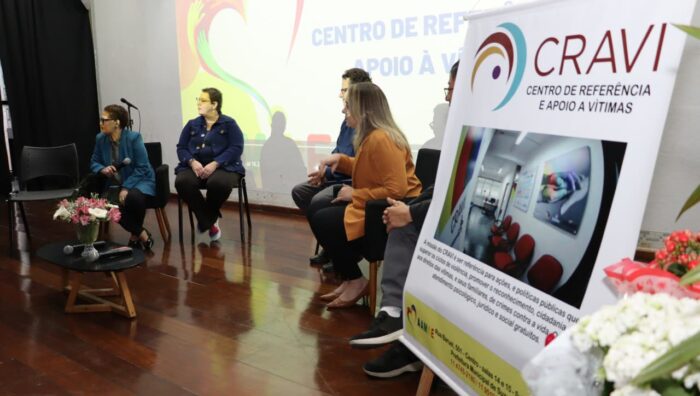 Primeira-dama e secretários prestigiam evento de renovação do Cravi em Suzano