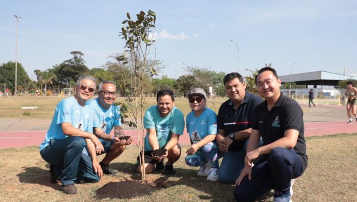 Parque Max Feffer recebe plantio de mudas em ação contra a pólio