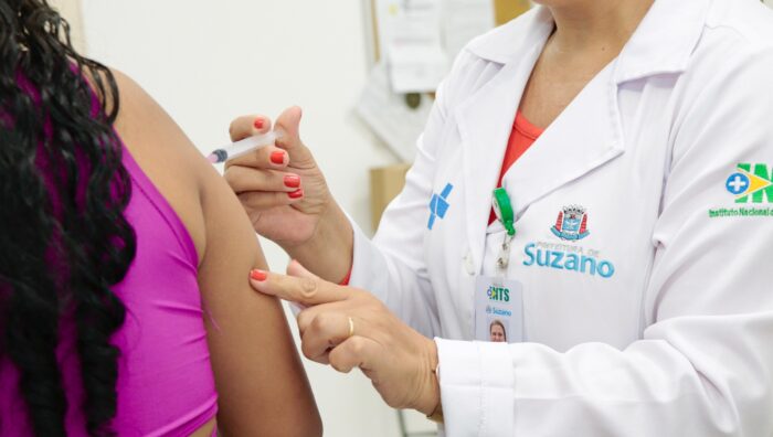 Saúde reforça vacinação contra o HPV em escolas das regiões norte e sul