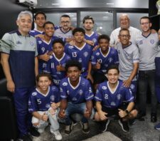 Prefeito recebe equipe da AD Suzano bicampeã da Copa Condemat+ de Futsal