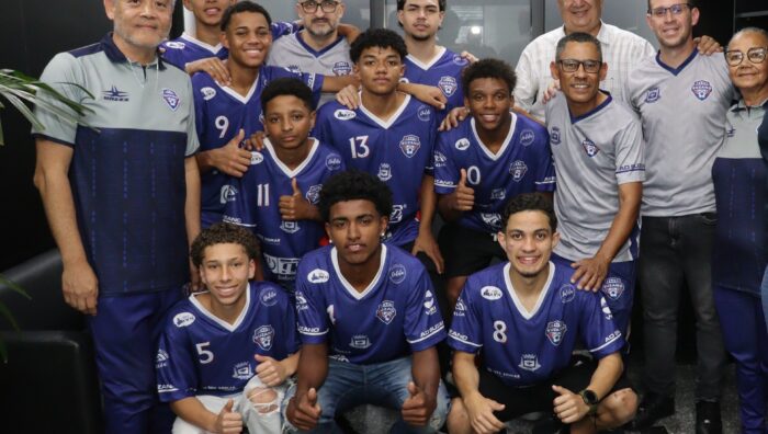 Prefeito recebe equipe da AD Suzano bicampeã da Copa Condemat+ de Futsal