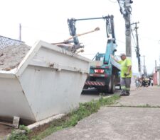Meio Ambiente apreende caçambas irregulares no Jardim Casa Branca