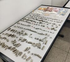 GCM apreende mais de 600 porções de drogas e detém quatro suspeitos