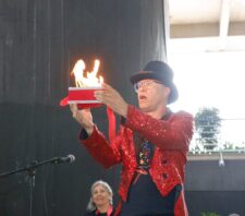 Apresentações artísticas marcam o Dia do Servidor no Paço Municipal