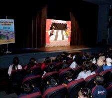 Teatro de Fantoche orienta 260 alunos da rede municipal sobre segurança no trânsito