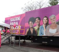 Carreta Rosa da Mamografia inicia atendimentos no Largo da Feira