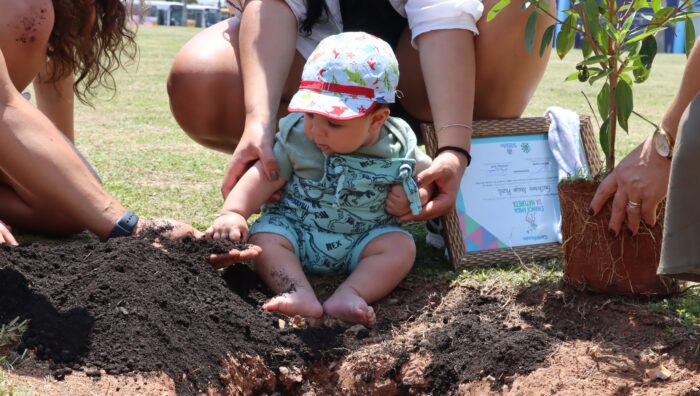 Max Feffer recebe mais uma edição do programa ‘Nasce uma Criança, Planta-se uma Árvore’