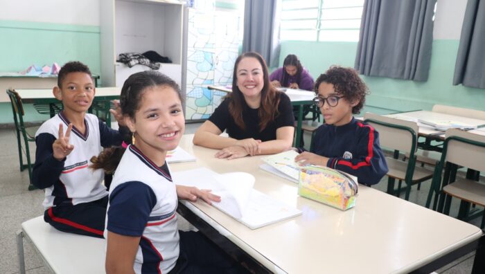 Suzano celebra Dia Nacional da Alfabetização destacando avanços para a melhoria do ensino