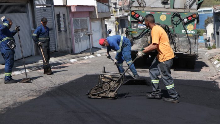 Secretaria de Transporte se aproxima da marca de 20 mil buracos tapados em 2025