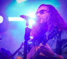 Emoção e show de Vitor Kley marcam decisão do ‘Fest Voz’ na Arena Suzano