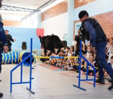 Projeto Guard promove apresentações do Canil da GCM para 200 alunos do Jardim Dora