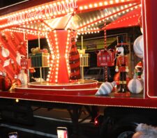Caravana da Coca-Cola leva 20 mil pessoas às ruas de Suzano