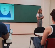 Vigilância Sanitária apresenta palestra sobre legislação e boas práticas a estudantes de Nutrição