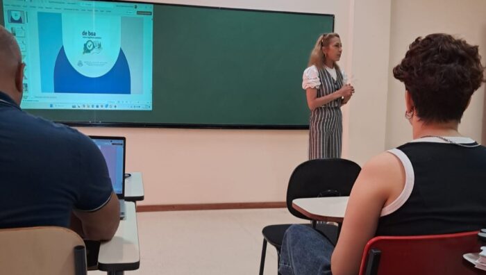 Vigilância Sanitária apresenta palestra sobre legislação e boas práticas a estudantes de Nutrição