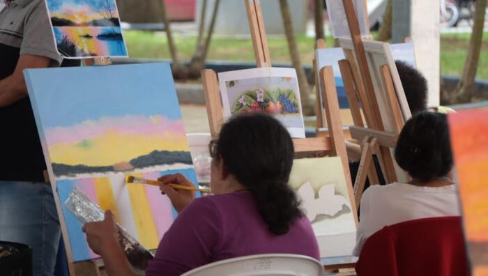 Cultura de Suzano encerra oficinas do Profart com atrações artísticas