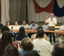 Prefeito anuncia aumento de recursos para a agricultura durante encontro com produtores