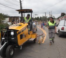 Transporte adquire máquina de pintura viária para alcançar mais bairros em menos tempo