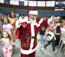 Fundo Social recebe mais de 1,5 mil pessoas durante o ‘Natal Solidário’ na Arena Suzano