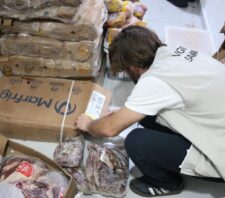 Vigilância Sanitária interdita restaurante após encontrar 1,5 tonelada de produtos vencidos